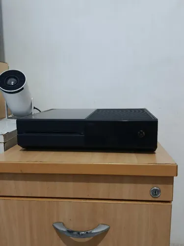 Xbox One + Controle + Fonte Original + 7 jogos originais na caixa