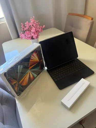 iPad Pro M1 12,9 Wi-Fi + celular | Apple Pencil 2 + Magic Keyboard