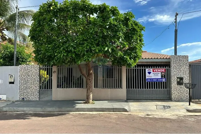 "Charmosa Casa à Venda no Coração do Centro-Oeste"
