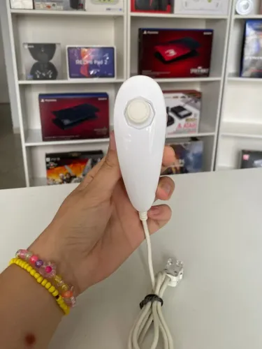 Vendo Nunchuk Branco para Nintendo Wii Semi novo