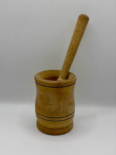 Pilão de madeira com socador 