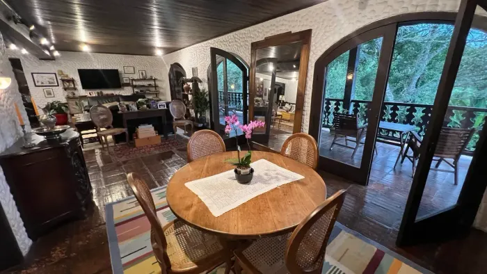 Casa com vista privilegiada para o por do sol no condomínio Granja Velha