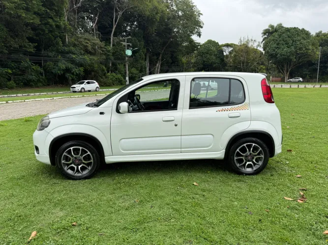 Fiat Uno Sporting 1.4 EVO Fire Flex 8V 4P 2013