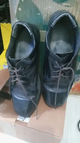 Sapato social preto masculino com cadarço, número 40.