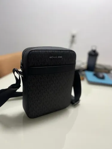 Bolsa Transversal Michael Kors Original - Estampa MK Signature Preta