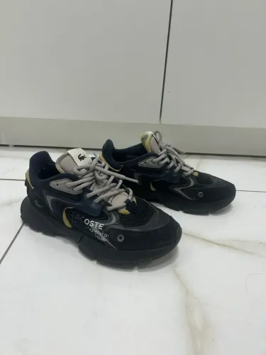 tênis lacoste l003, tamanho 38, na cor azul com cinza. usado poucas vezes, em ótimo estado