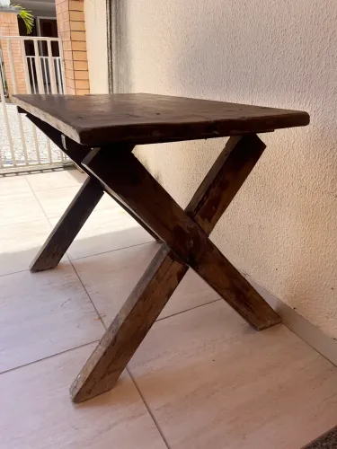 Mesa de Madeira com Bancos