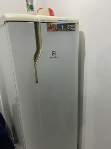 VENDO GELADEIRA ELETROCLUX EM BOM ESTADO