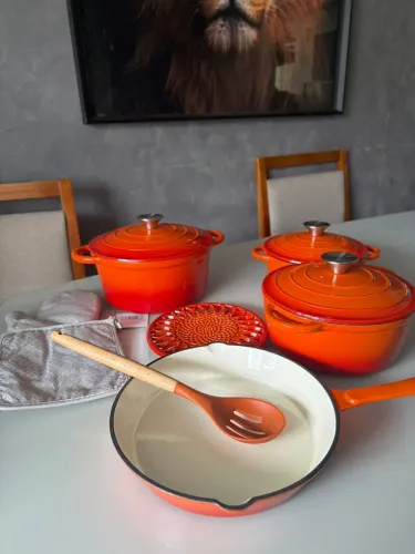 Panela de cerâmica INSPIRAÇÃO LE CREUSET  São ferro fundido.