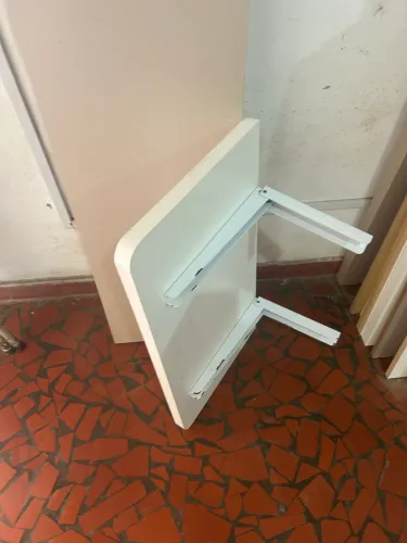 Mesa dobrável com suporte