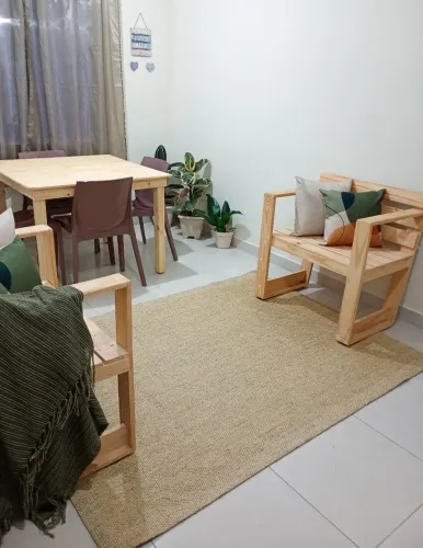 Bancos rústicos de madeira 