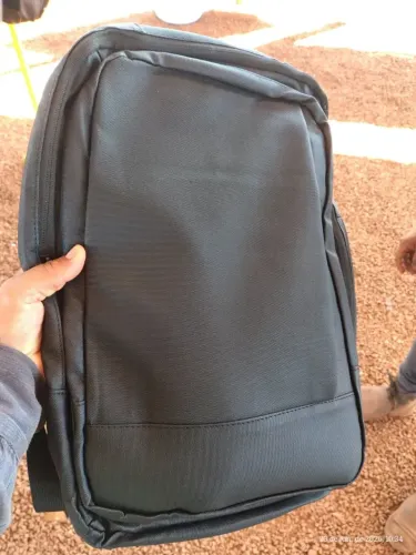 Mochila Executiva Porta Notebook Impermeável, Expansível 5cm, Saída USB, Alça para Fixar e