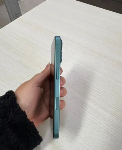 iphone 16 verde água