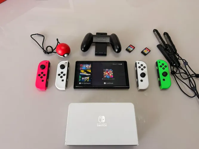 Combo Videogame 12 Peças Nintendo Switch OLED Branco + Jogo Pokémon + Pokébola + Joycons