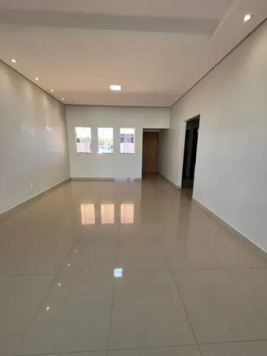 Imóvel para aluguel tem 200 metros quadrados com 3 quartos