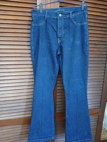 Calça flare azul escuro tamanho 44