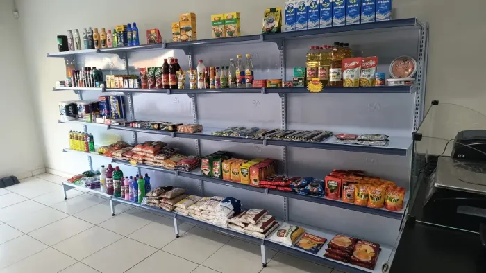 04 gôndolas com 05 bandejas