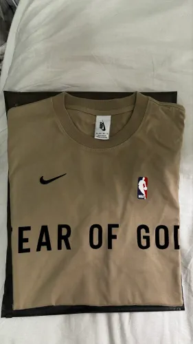 Fear Of God x Nike Camiseta Warm Up Oatmeal