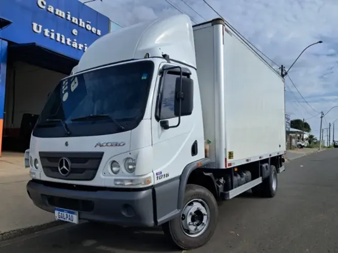 MB Accelo 1016 4X2 CE Baú Carga Seca - (2023)