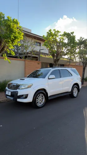 Toyota Hilux SW4 SRV D4-d 4X4 3.0 TDI Dies. AUT 2013