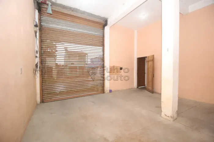 Aluguel de Prédio Comercial - Espaço Amplo no Fragata
