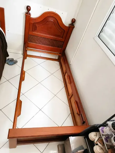 Cama de Madeira Maciça Sob Medida - Alta Qualidade