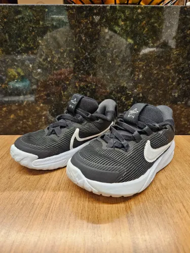 Tênis infantil Nike Star Runner 4, tamanho BR 24 / US 8C