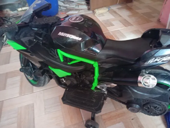 MOTO SEMI NOVA , POUCO USADA , PRA VENDER LOGO
