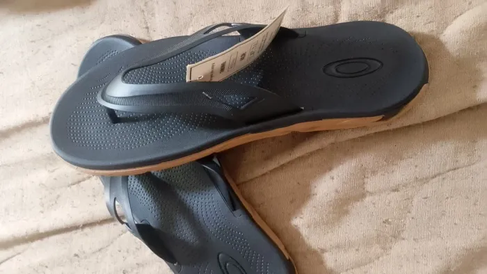 Chinelo Oakley 