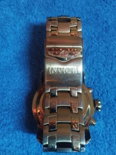 Vendo um relógio da marca invicta