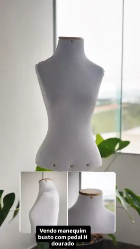 Manequim busto com pedal