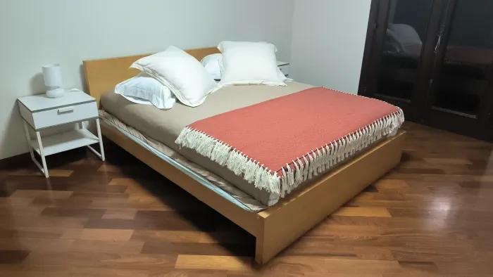Vendo cama casal Queen + mesas