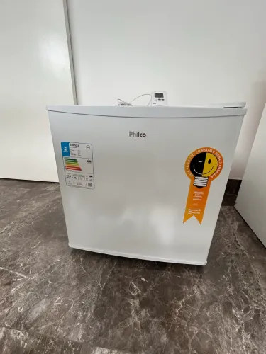 Frigobar Philco PFG50B 45 litros