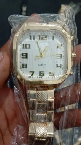 Relógio de pulseira de aço