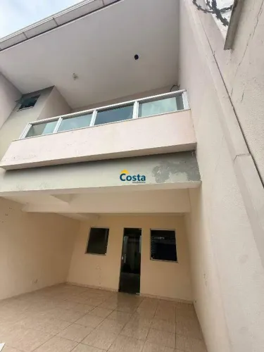 Casa 3 qts, suite, 2 Vgs cobertas, 3 banheiros