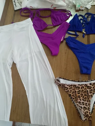 Calça e biquíni feminino