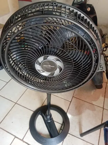 Ventilador Britânia 40cm semi novo