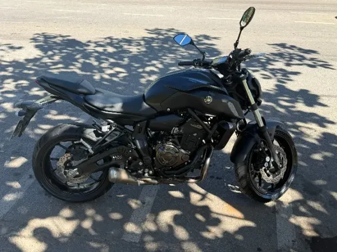 Yamaha MT-07 2024 1.800 km estado de zero