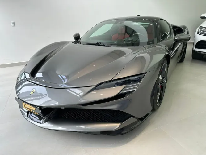 Ferrari SF 90 Stradale 4.0 V8 Bi-turbo (híbrido) 2022