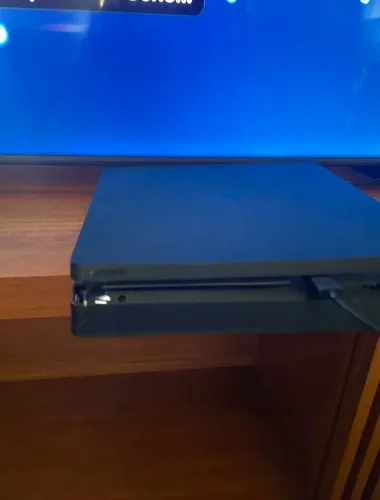 PS4 slim 500GB, usado