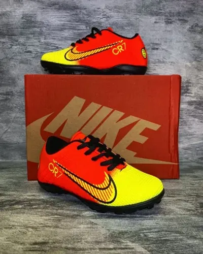 Chuteira Nike CR7 Society 