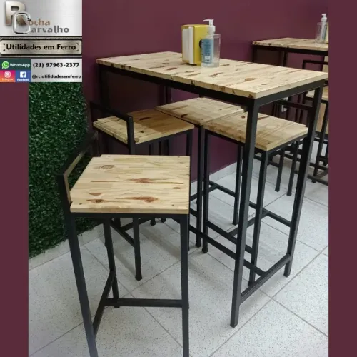 Conjunto Mesa Alta Bistrô 90x90X45 com 4 Banquetas. Sob Encomenda.