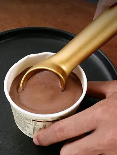 Colher de sorvete Dourada para um Verão Delicioso!