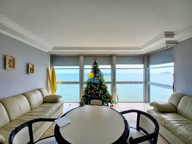 Apartamento próximo à praia com vista  Pitangueiras  Guarujá