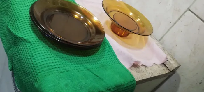 Jogo de Pratos e Boleira de Vidro Âmbar
