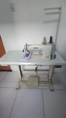 Máquina de Costura Reta Siruba - Bivolt - Excelente Estado