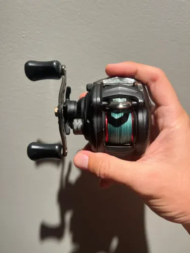 Carretilha Daiwa Megaforce 7.3:1 - 100thsl Manivela Esquerda