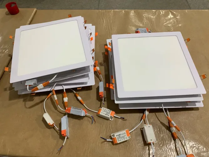 Kit Iluminação LED Bivolt - Trilho e Painel Embutir