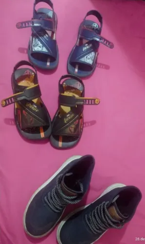 Lote de sandália e bota de menino