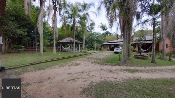 Sitio à venda no Lami, com 2 casas térreas, com 4 quartos cada uma
